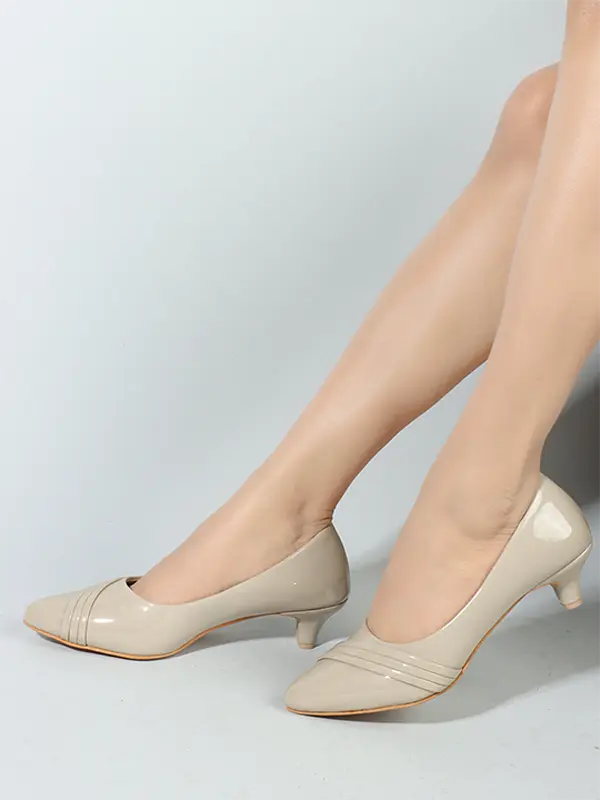 BEIGE KITTEN HEELS PUMPS