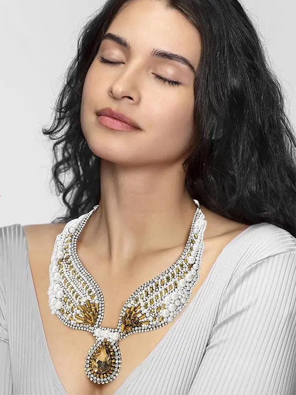 White And Golden Necklace With Earings