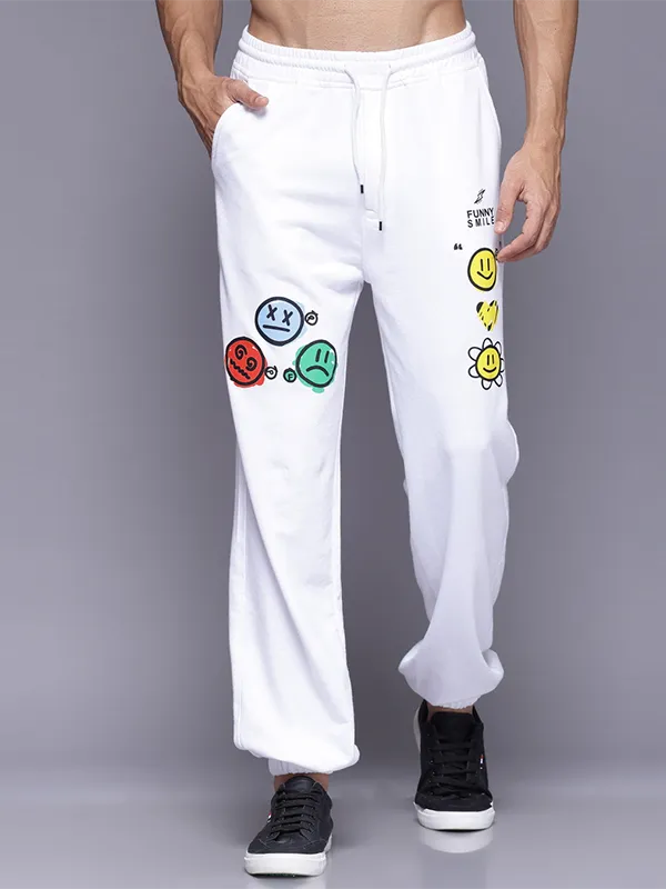 Men's White Emoji Graphic Printed Relaxed Fit Joggers